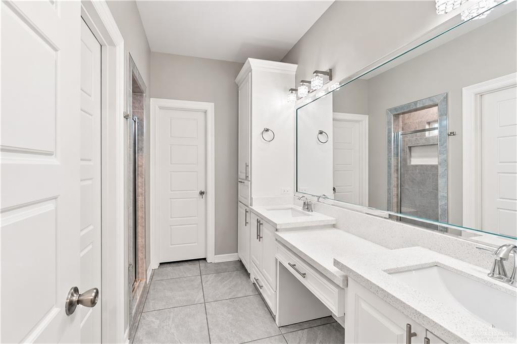 Photo 6 of 1809 Red River Avenue