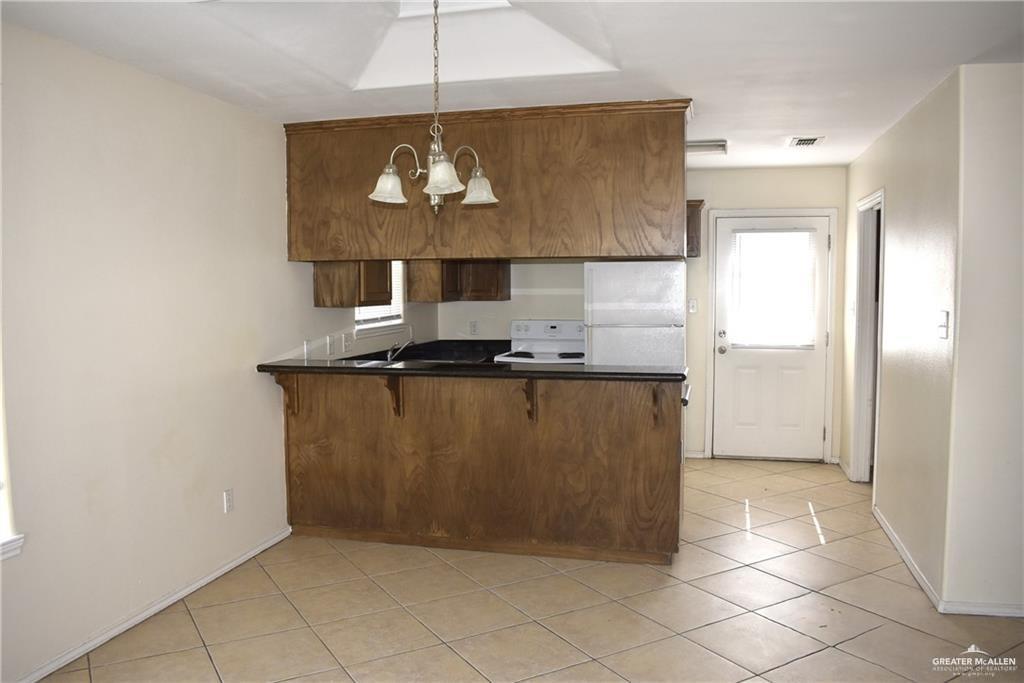 Photo 4 of 306 Albatross Avenue