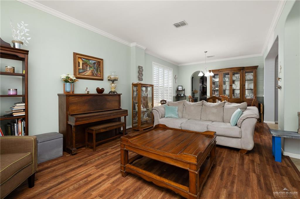 Photo 3 of 2612 York Avenue