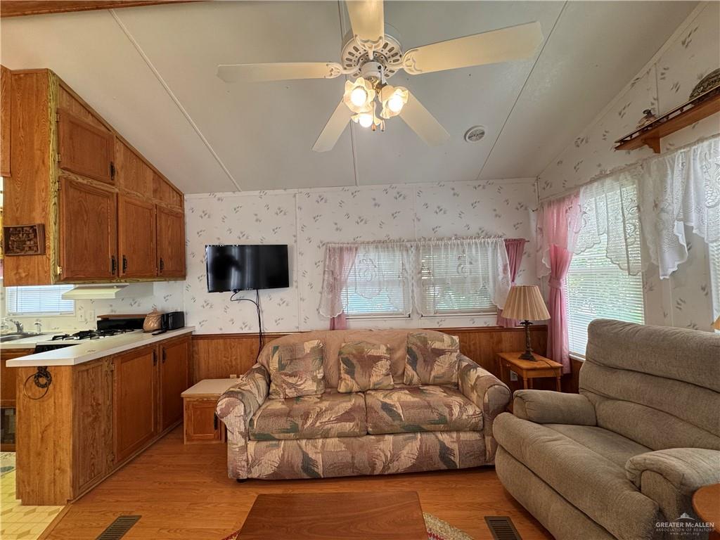 Photo 3 of 1433 Daytona Drive