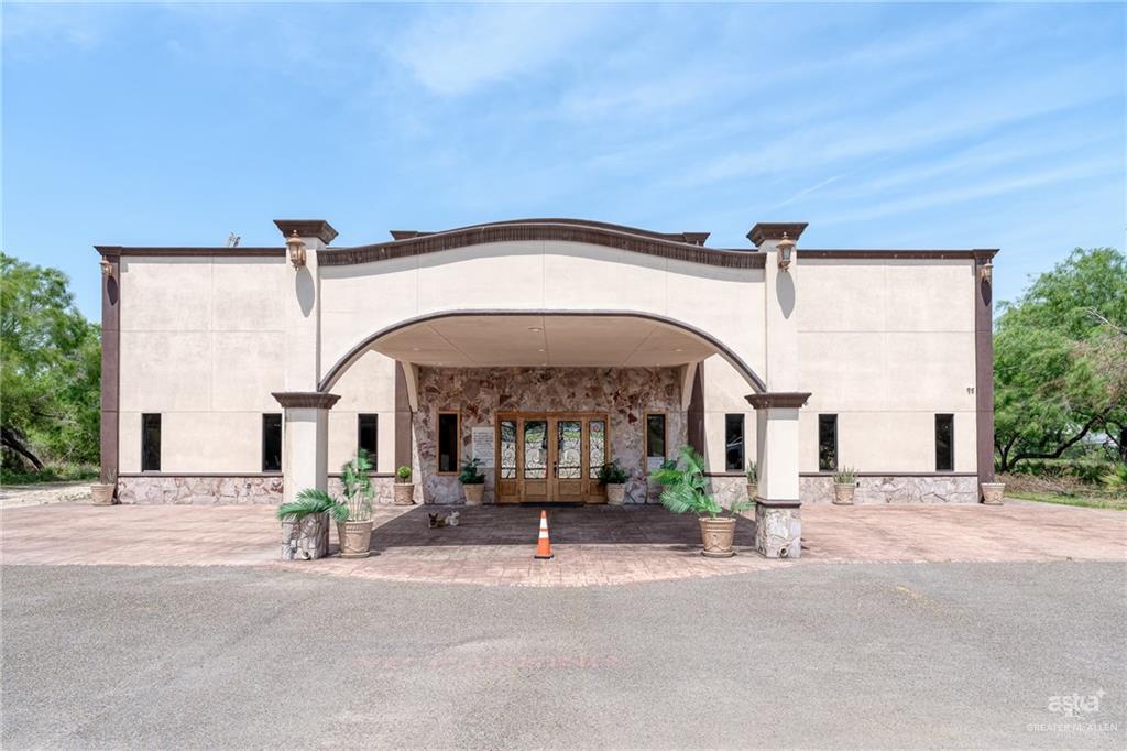 Commercial home at 910 Veterans Boulevard, Palmview, Texas