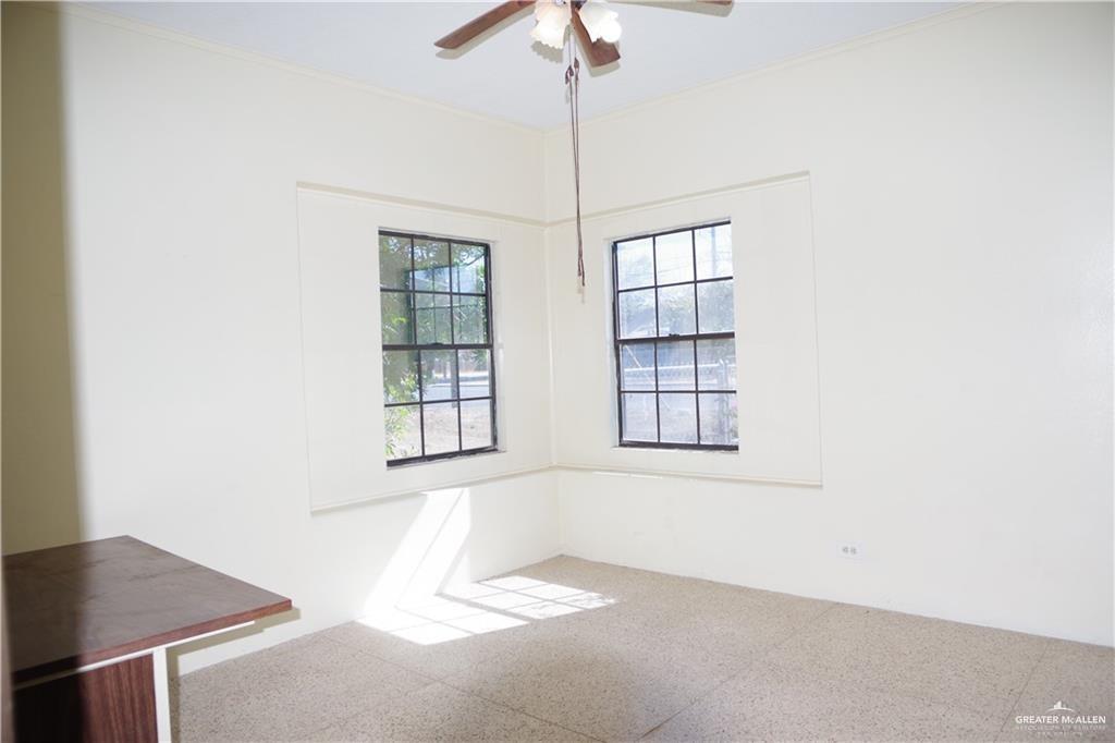Photo 5 of 302 Sam Houston Avenue