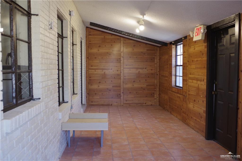 Photo 7 of 302 Sam Houston Avenue