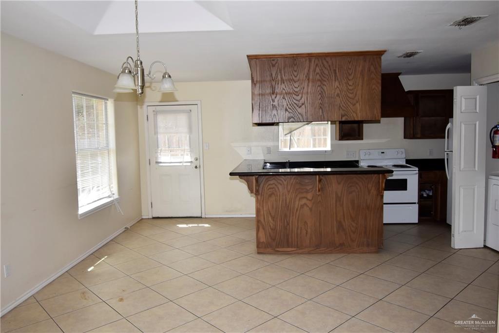 Photo 35 of 207 Albatross Avenue