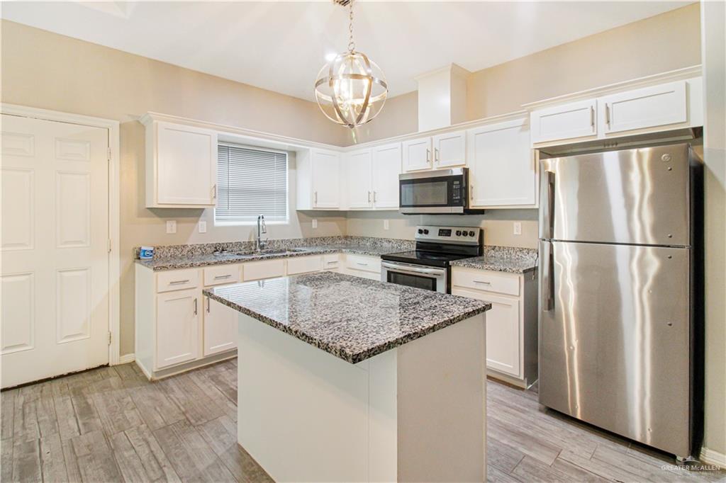 Photo 3 of 1809 Stauffer Street #4