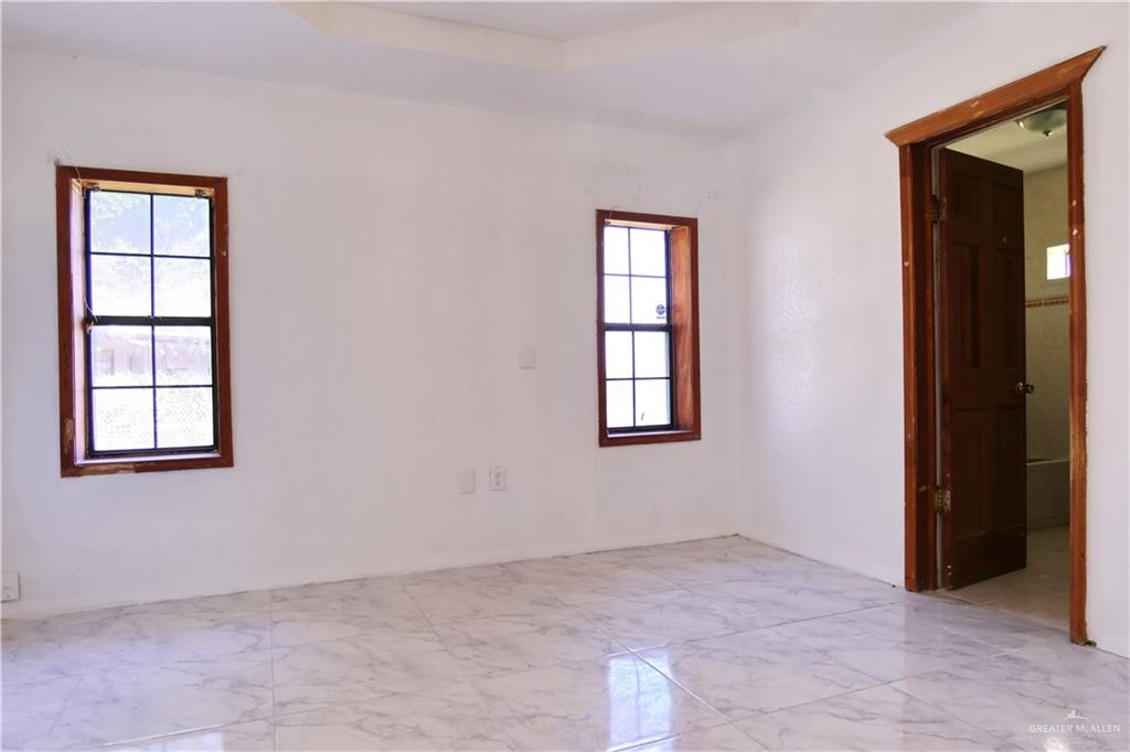 Photo 8 of 927 Salazar Street
