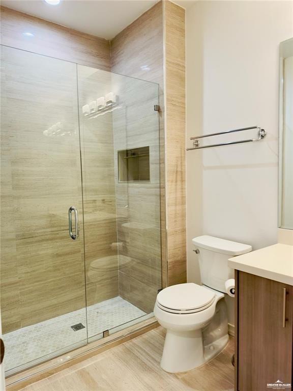 Photo 12 of 805 Clarence Avenue #1