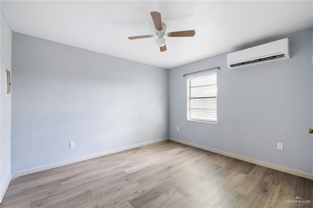 Photo 8 of 102 Holland Avenue
