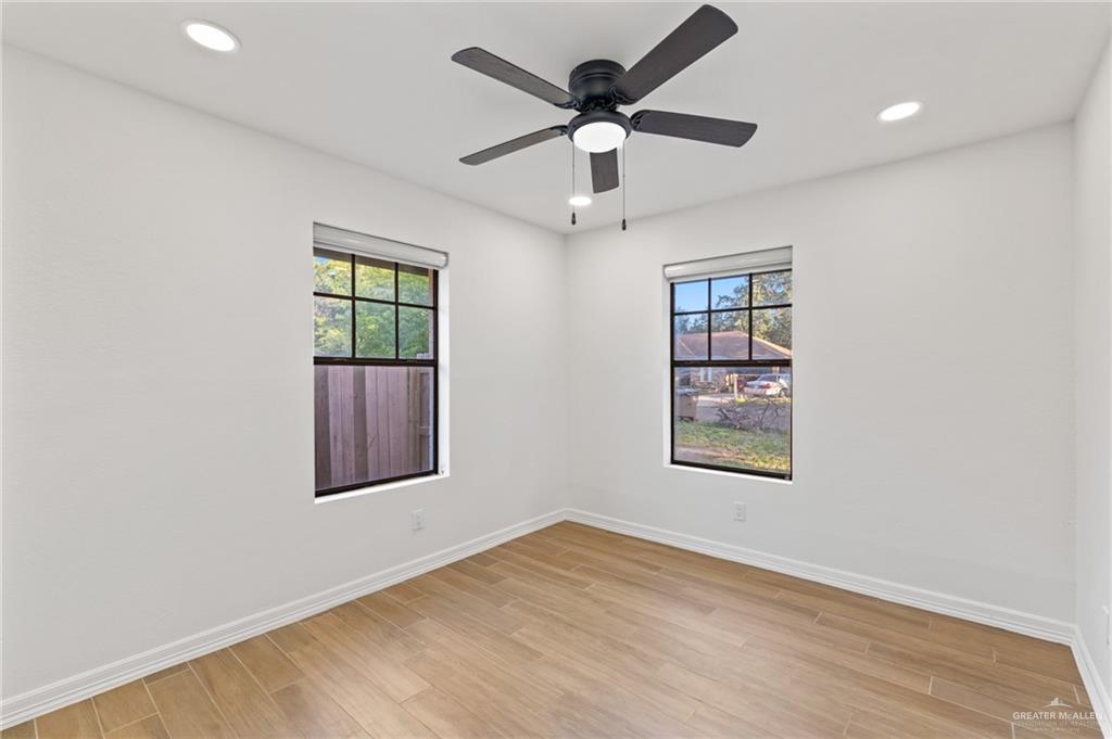 Photo 12 of 104 Aldrin Street
