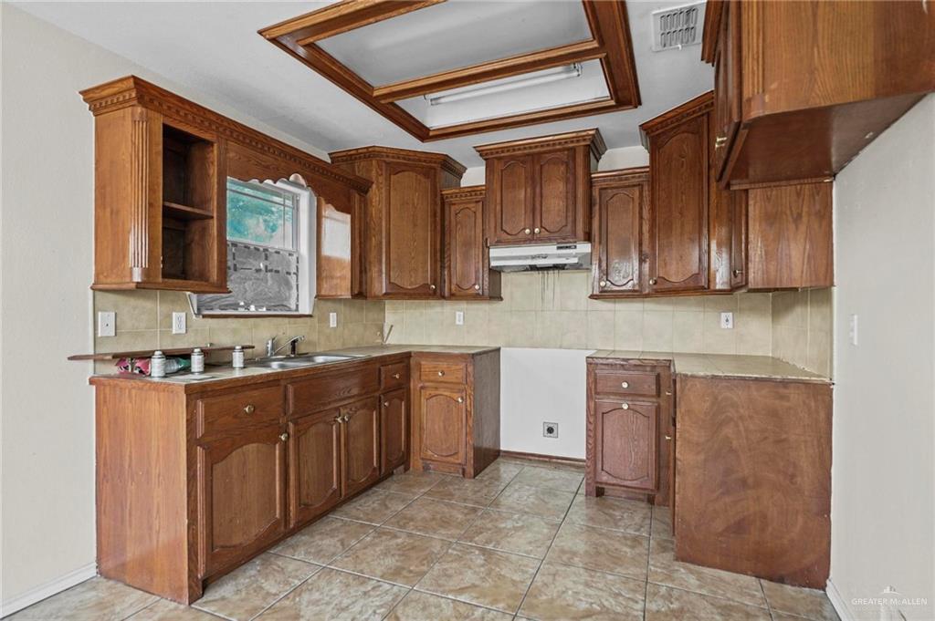 Photo 5 of 1823 Oak Street
