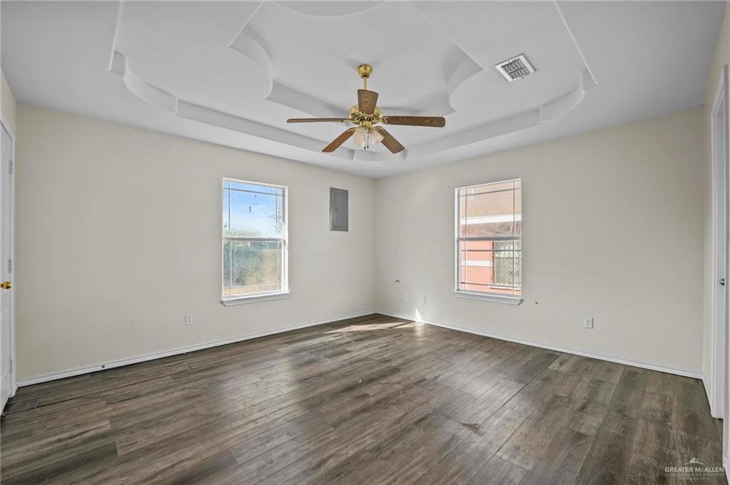 Photo 6 of 1823 Oak Street