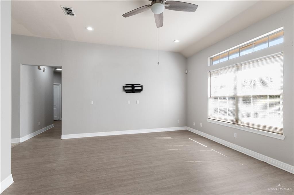 Photo 3 of 4605 Hackberry Avenue