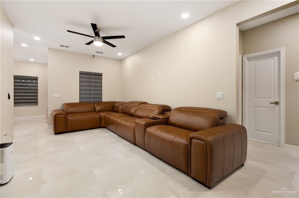 Photo 3 of 6000 Rayo Del Sol Street