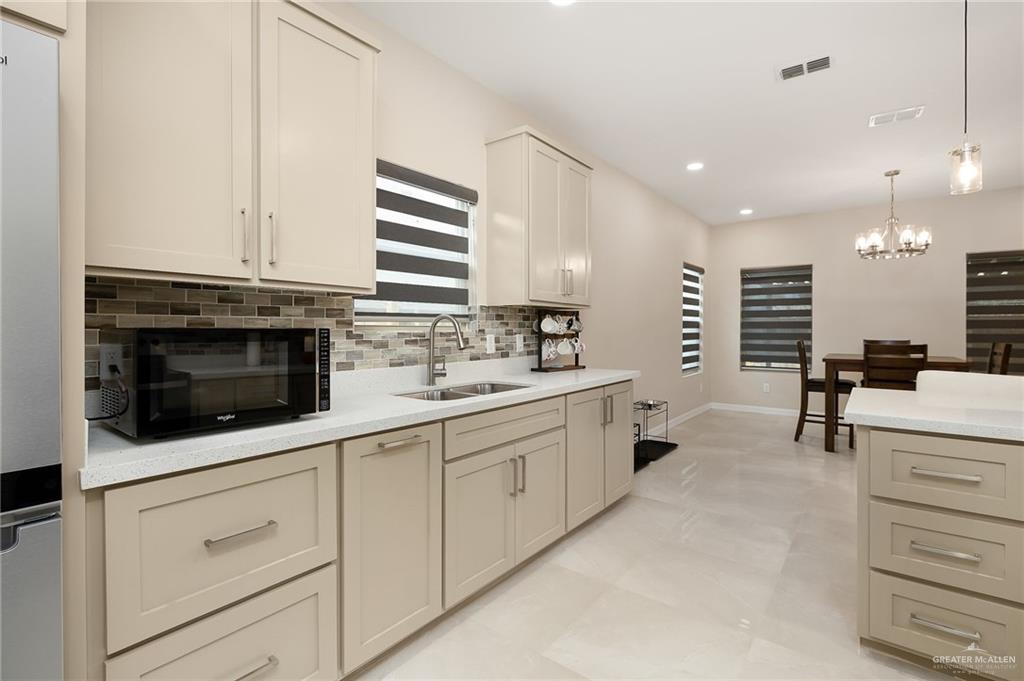 Photo 8 of 6000 Rayo Del Sol Street