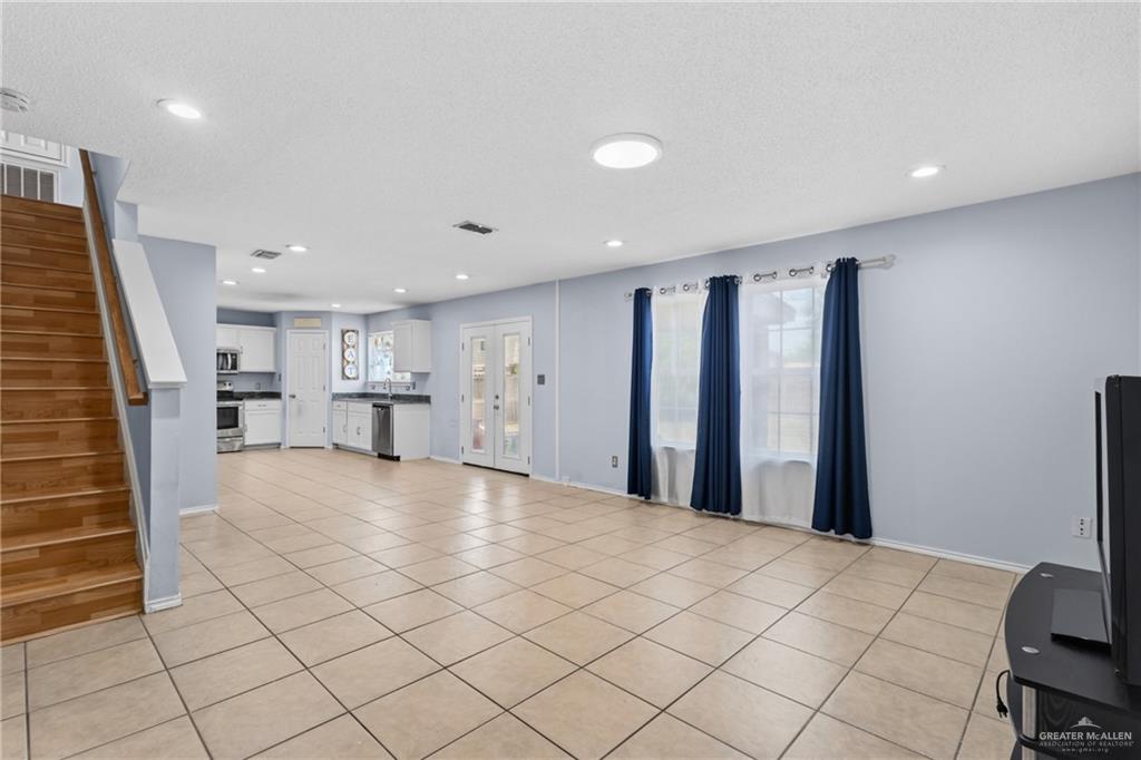 Photo 3 of 1148 Champlain Drive