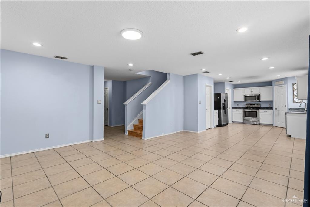 Photo 4 of 1148 Champlain Drive