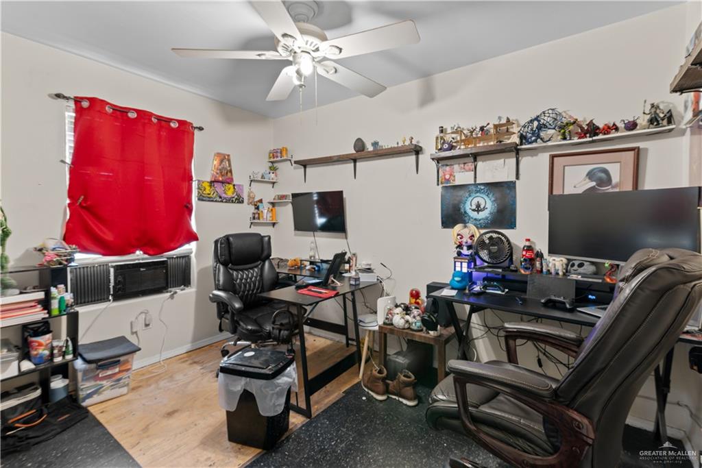 Photo 10 of 915 Los Ebanos Street