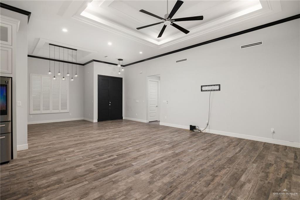 Photo 3 of 706 Tres Marias Street