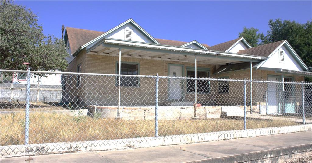 Photo 3 of 502 East Street