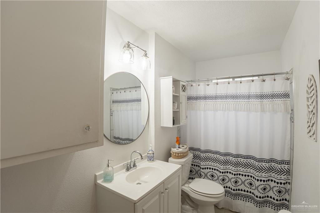 Photo 13 of 425 Reynolds Street