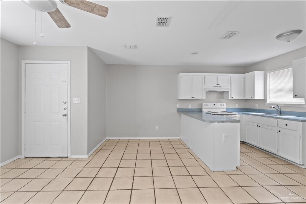 Photo 4 of 2405 Hibiscus Avenue