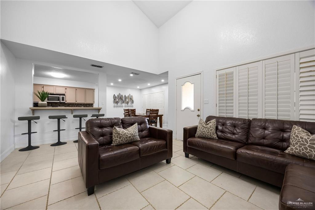 Photo 2 of 901 Dallas Avenue #6