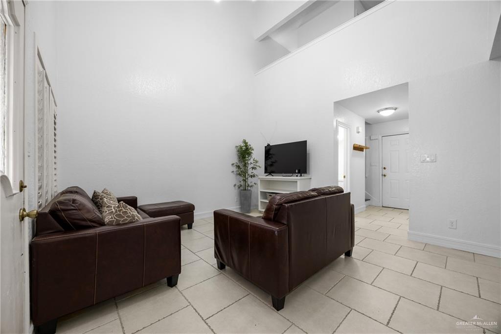 Photo 3 of 901 Dallas Avenue #6