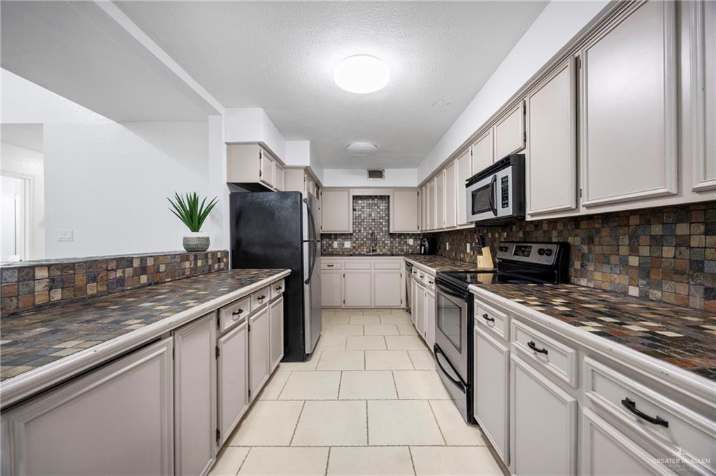 Photo 6 of 901 Dallas Avenue #6