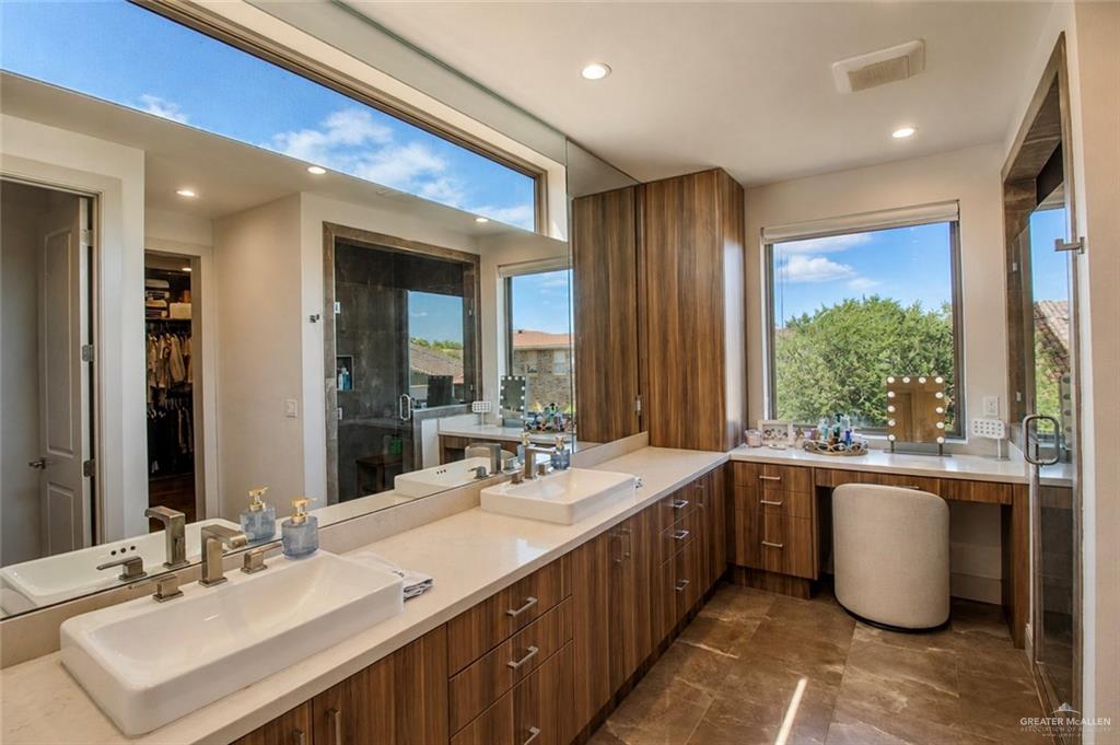 Photo 15 of 1618 Stonegate Drive