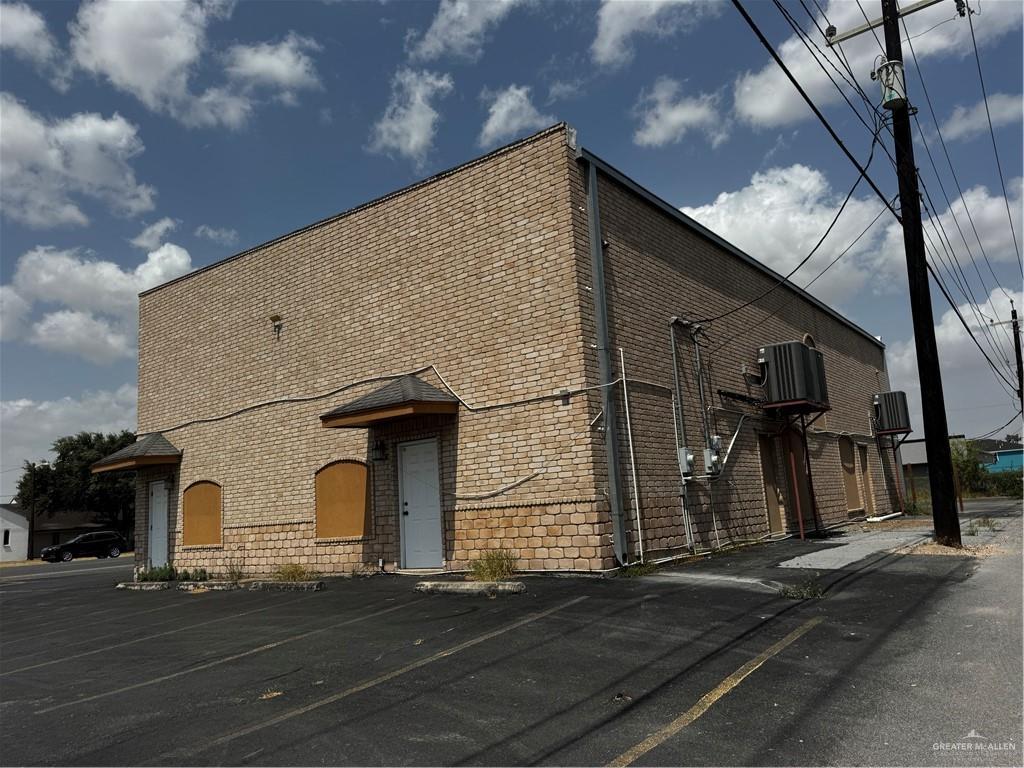 Photo 3 of 713 Santa Rosa Avenue