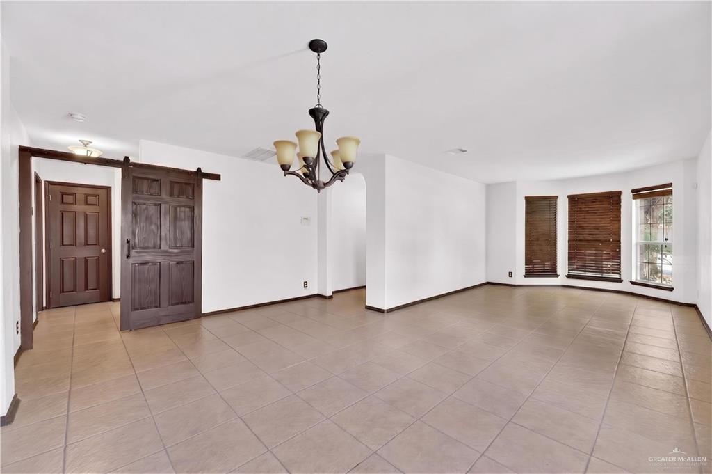 Photo 10 of 606 Barton Drive