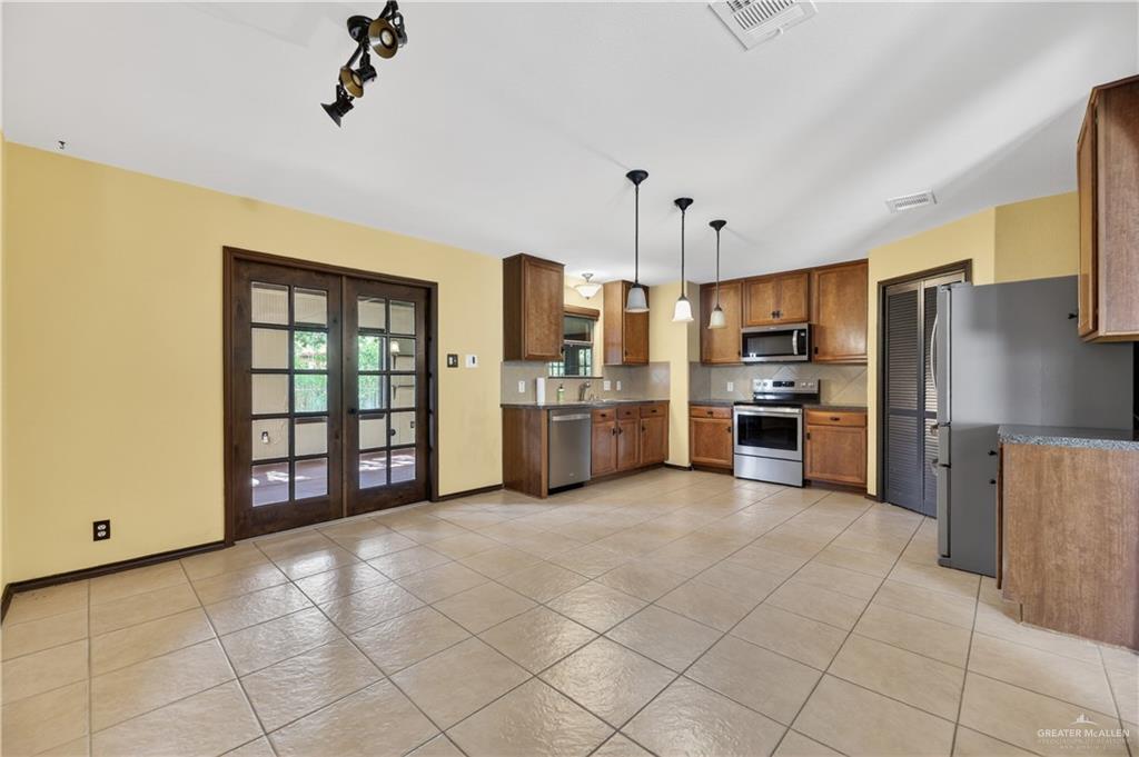 Photo 5 of 606 Barton Drive