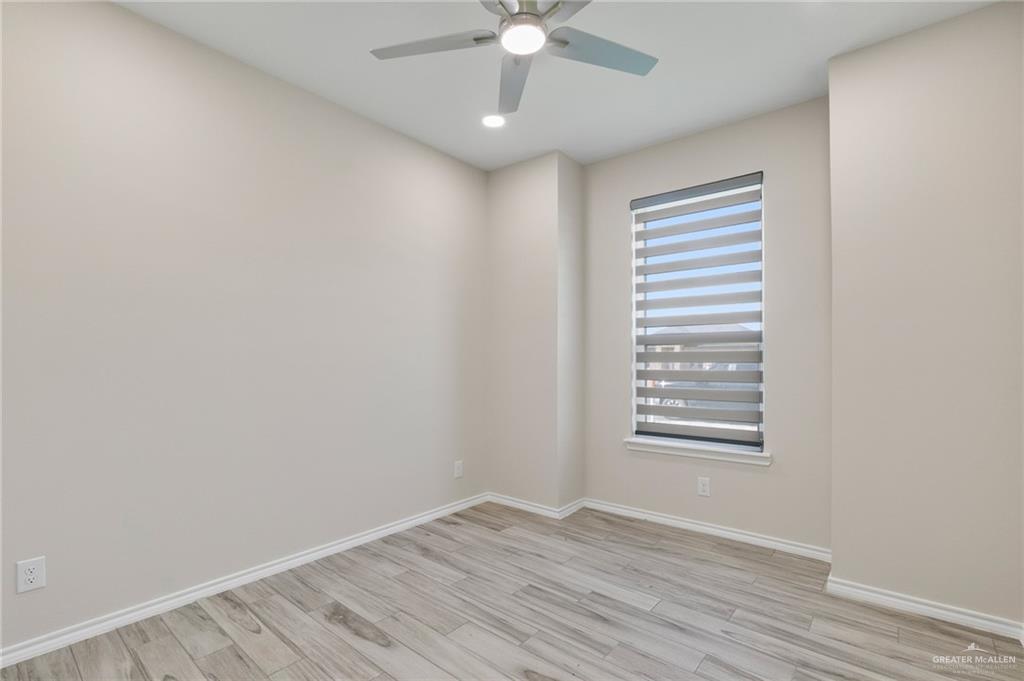 Photo 11 of 18084 Spruce Street