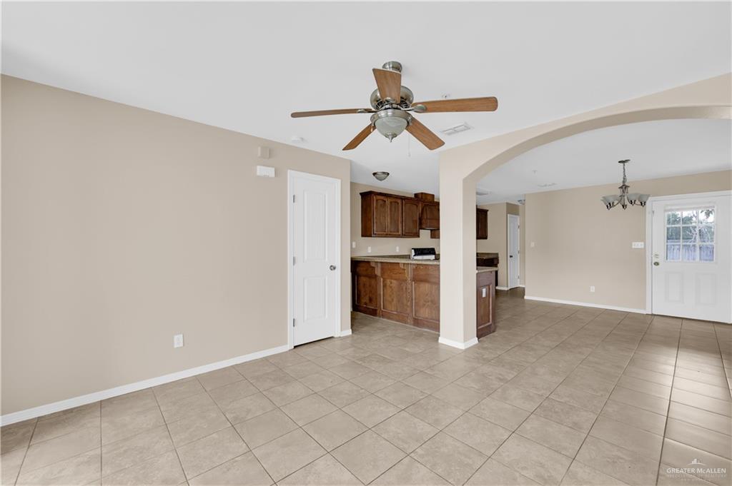 Photo 3 of 1607 Omni Avenue