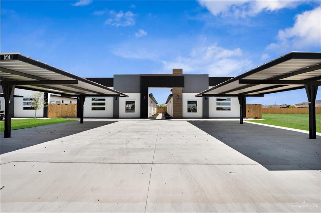 Photo 1 of 604 Buccaneer Drive, Hidalgo