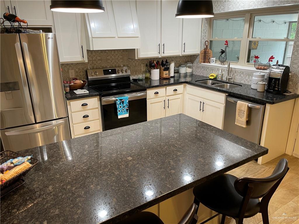Photo 5 of 717 Griffin Parkway
