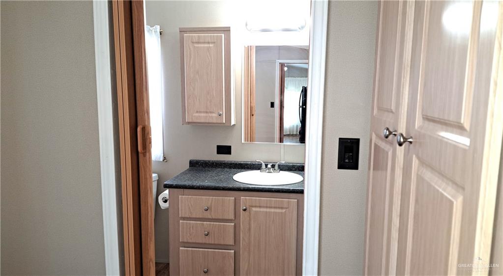 Photo 5 of 1704 La Joya Avenue