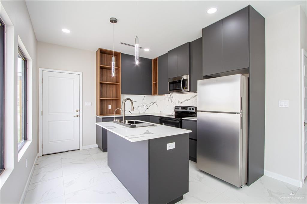 Photo 3 of 4212 Hummingbird Avenue #72