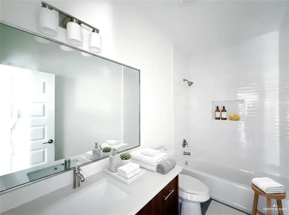 Photo 13 of 604 Onyx Avenue #4