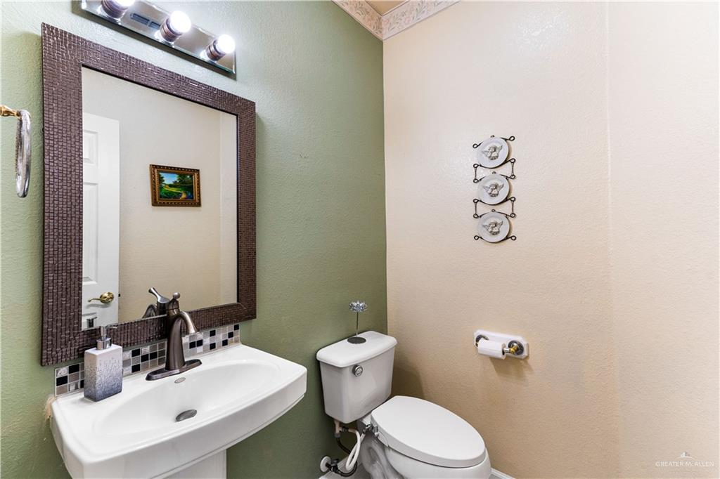 Photo 11 of 2300 Pelican Avenue