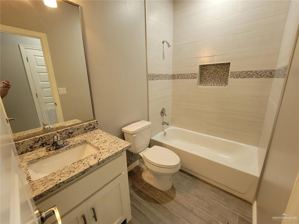 Photo 14 of 1817 Davenport Street #4