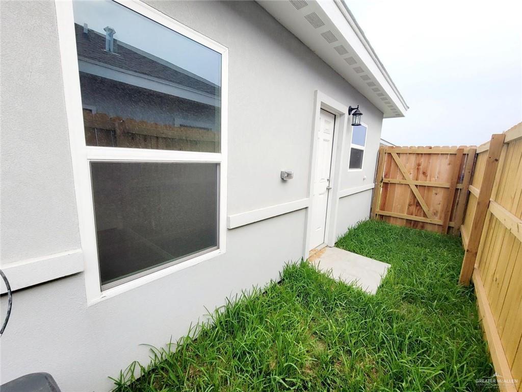 Photo 5 of 1817 Davenport Street #4