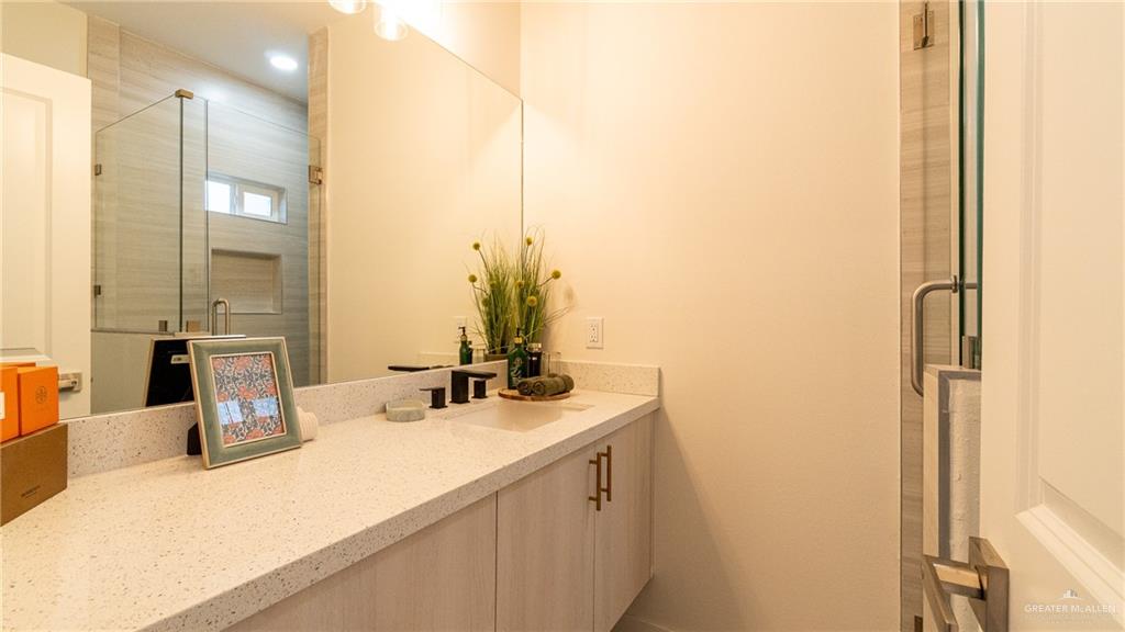 Photo 14 of 5805 Northwestern Avenue #1