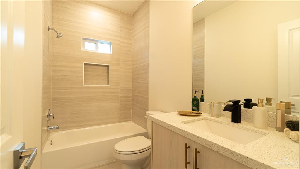 Photo 9 of 5805 Northwestern Avenue #1