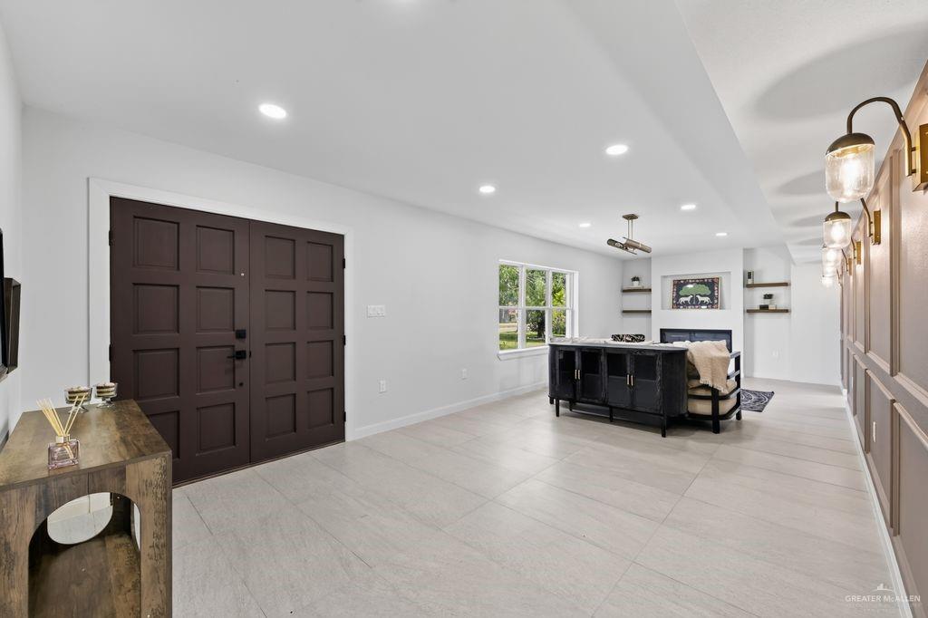 Photo 2 of 1624 Dulcinea Avenue