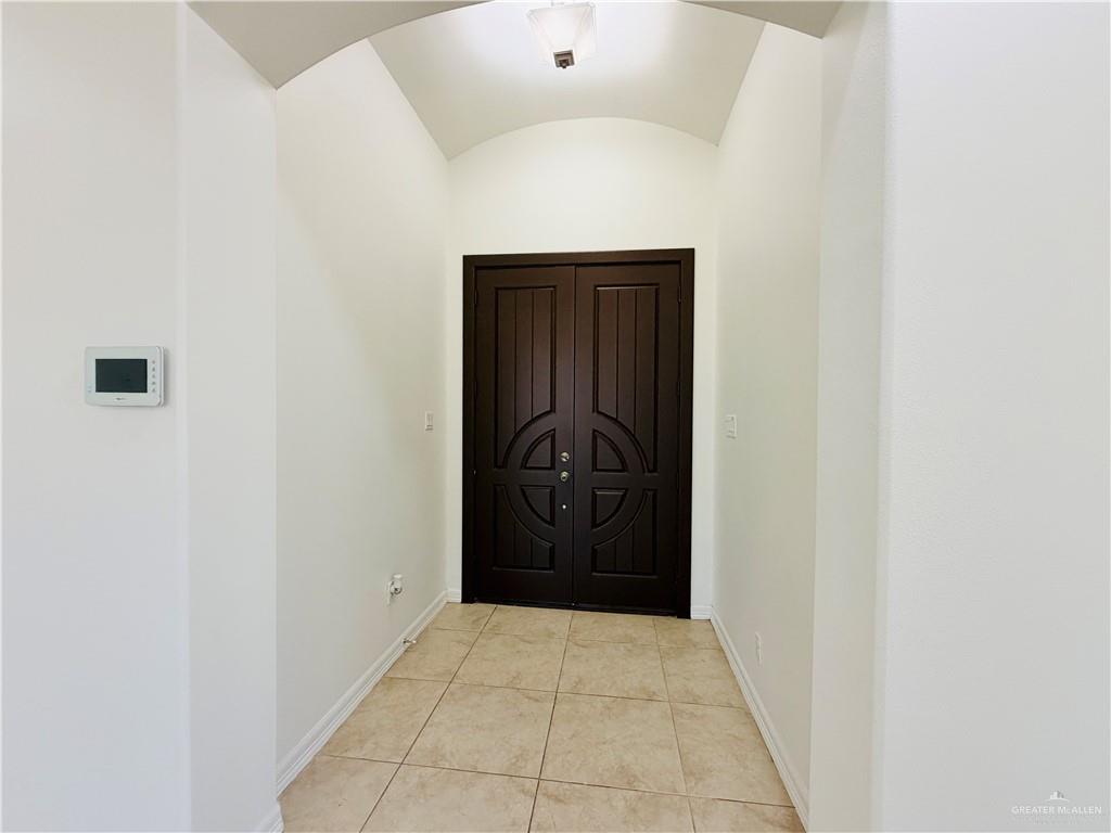 Photo 3 of 2808 Truman Avenue