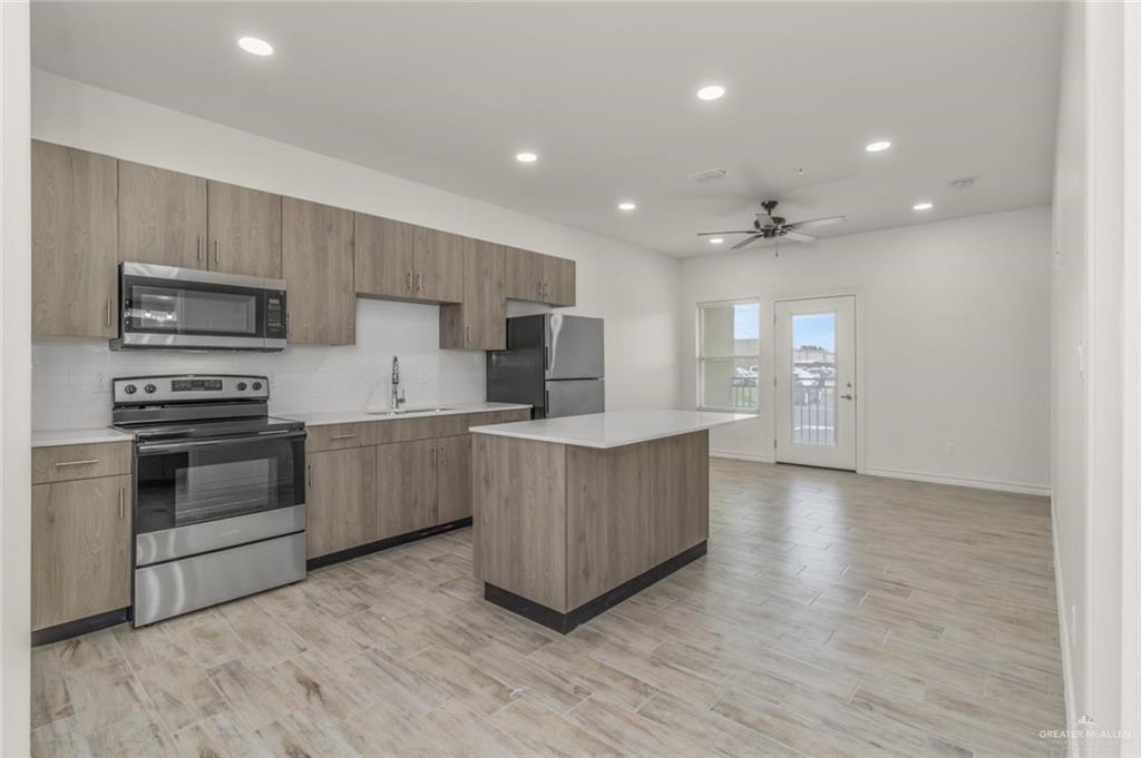 Photo 3 of 900 Redbud Avenue #15a4