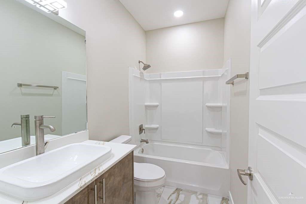 Photo 11 of 409 Emerald Avenue