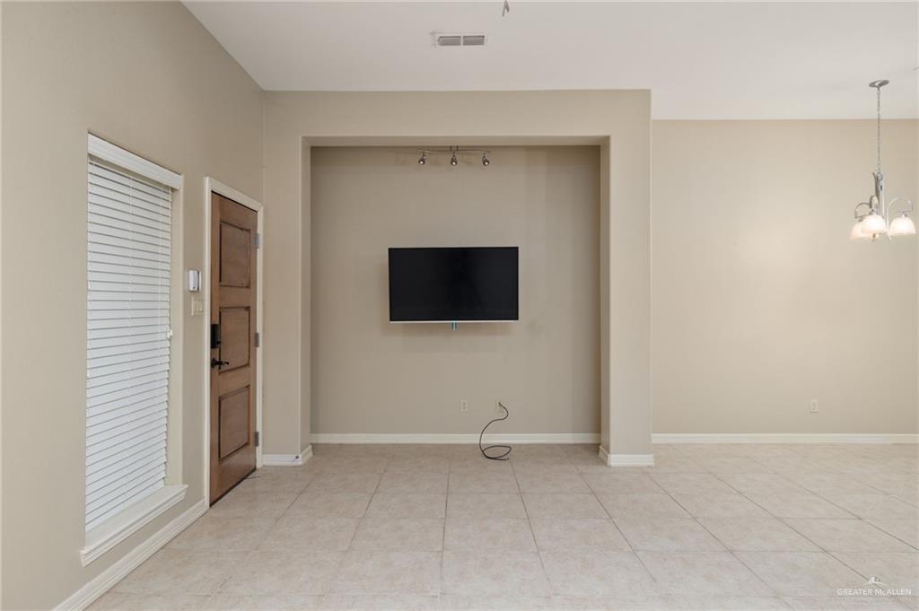 Photo 4 of 2805 Mimosa Street #11