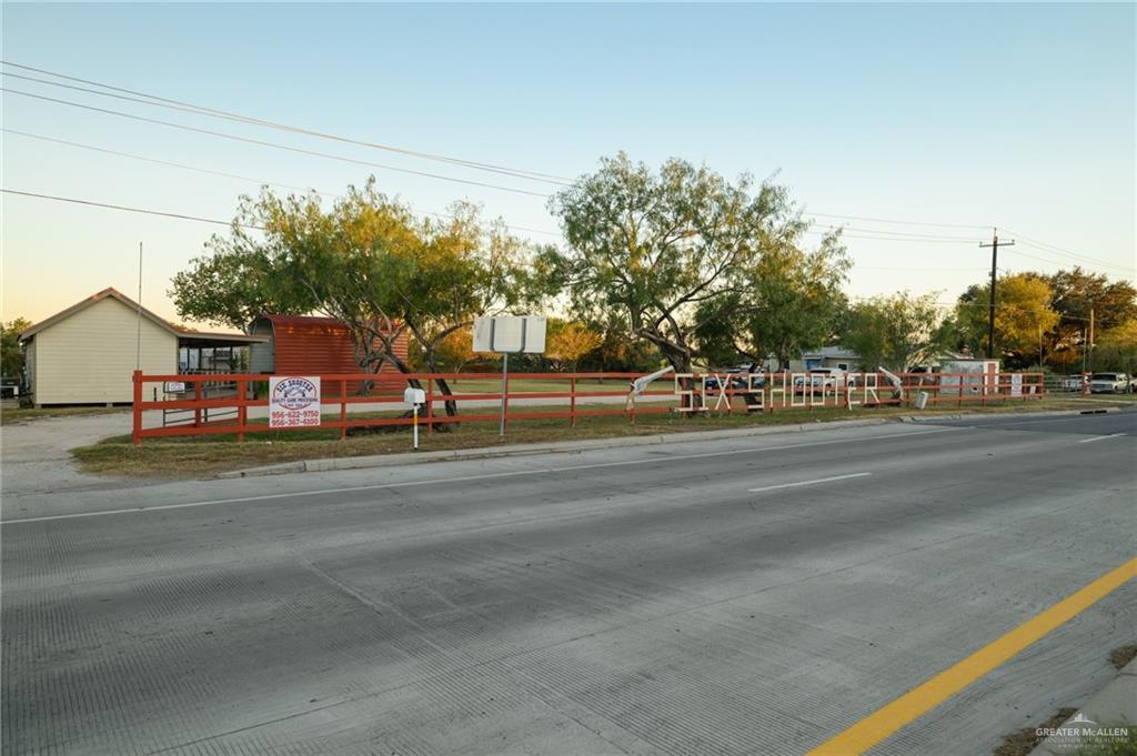 Photo 2 of 227 Expressway 77
